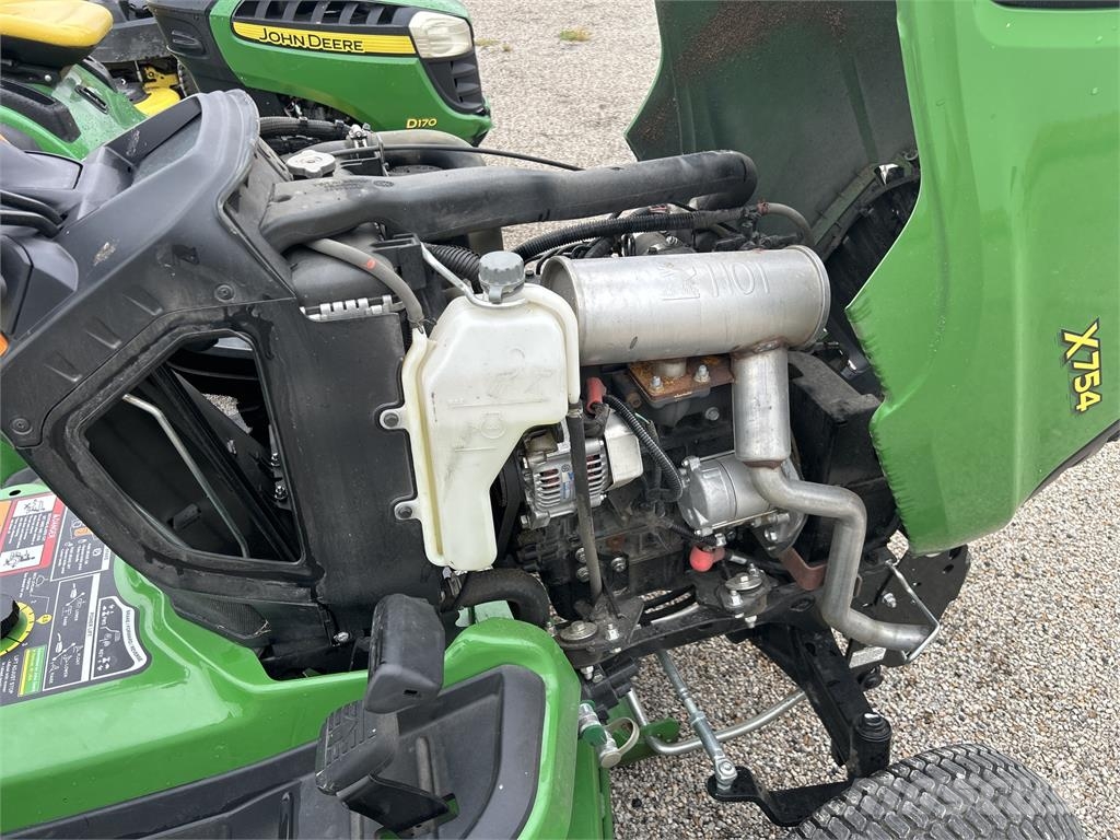John Deere X754 Manji traktori