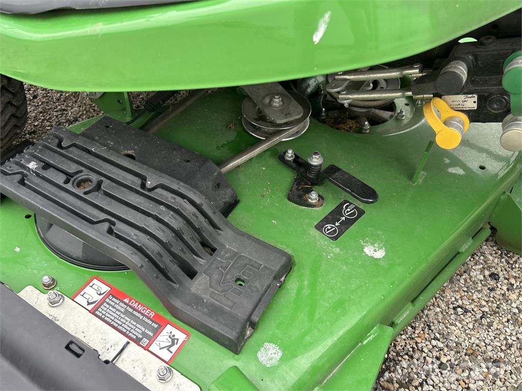 John Deere X754 Manji traktori