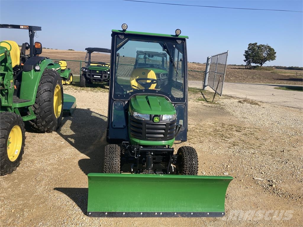 John Deere X758 小型拖拉机