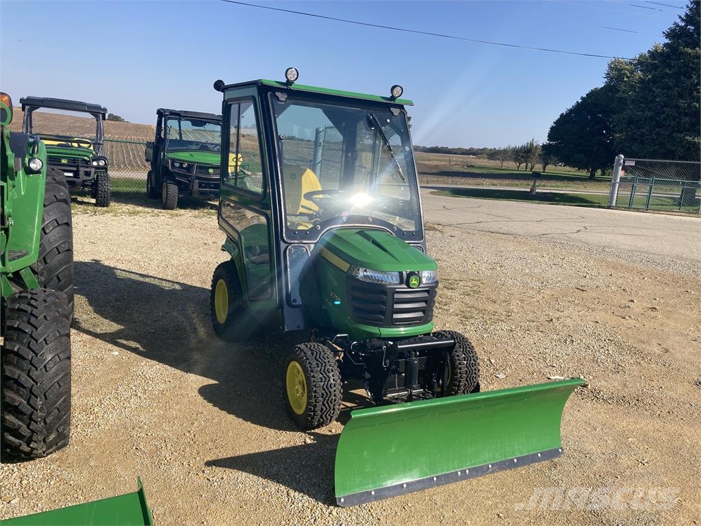 John Deere X758 小型拖拉机