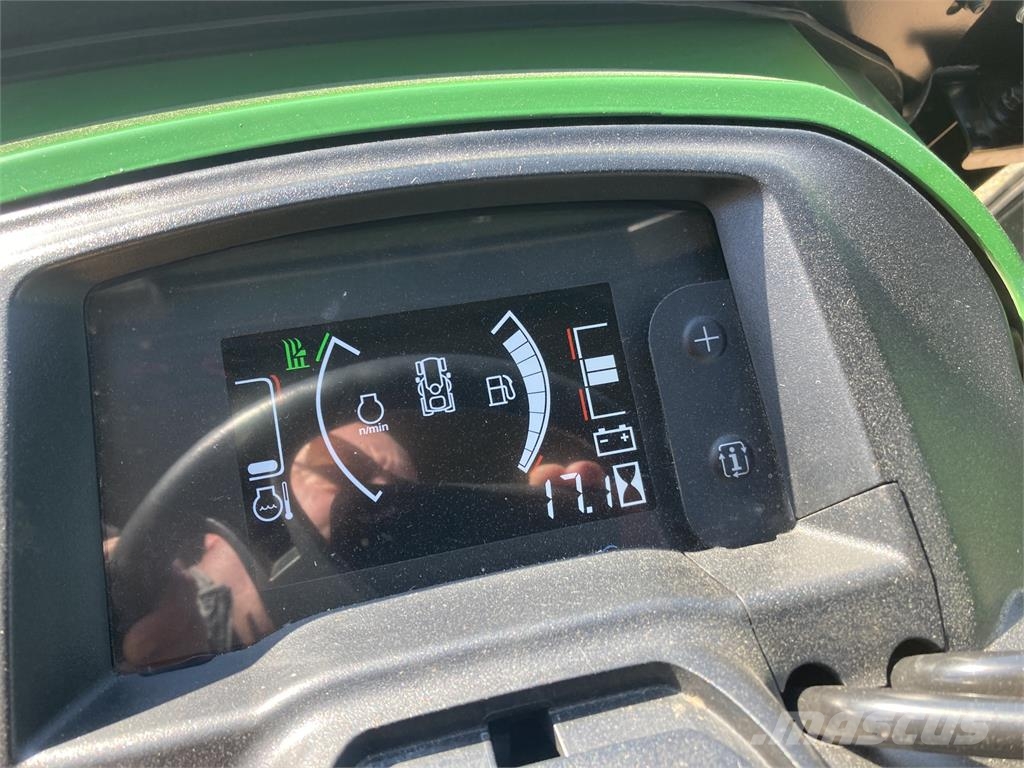 John Deere X758 小型拖拉机