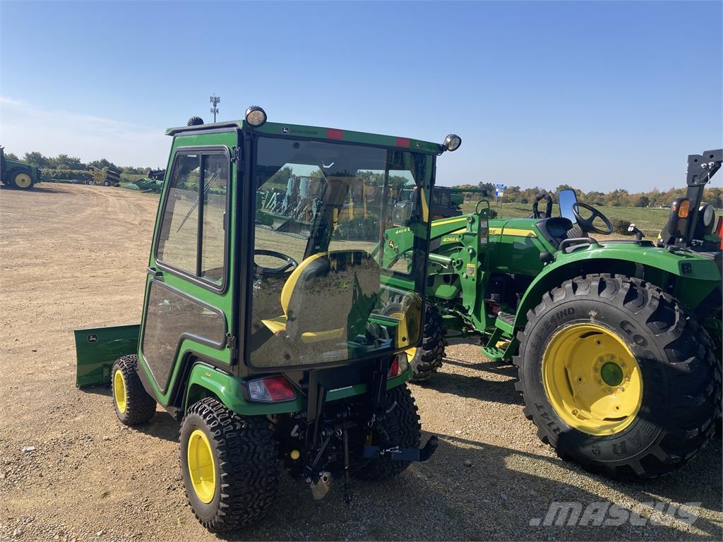 John Deere X758 小型拖拉机
