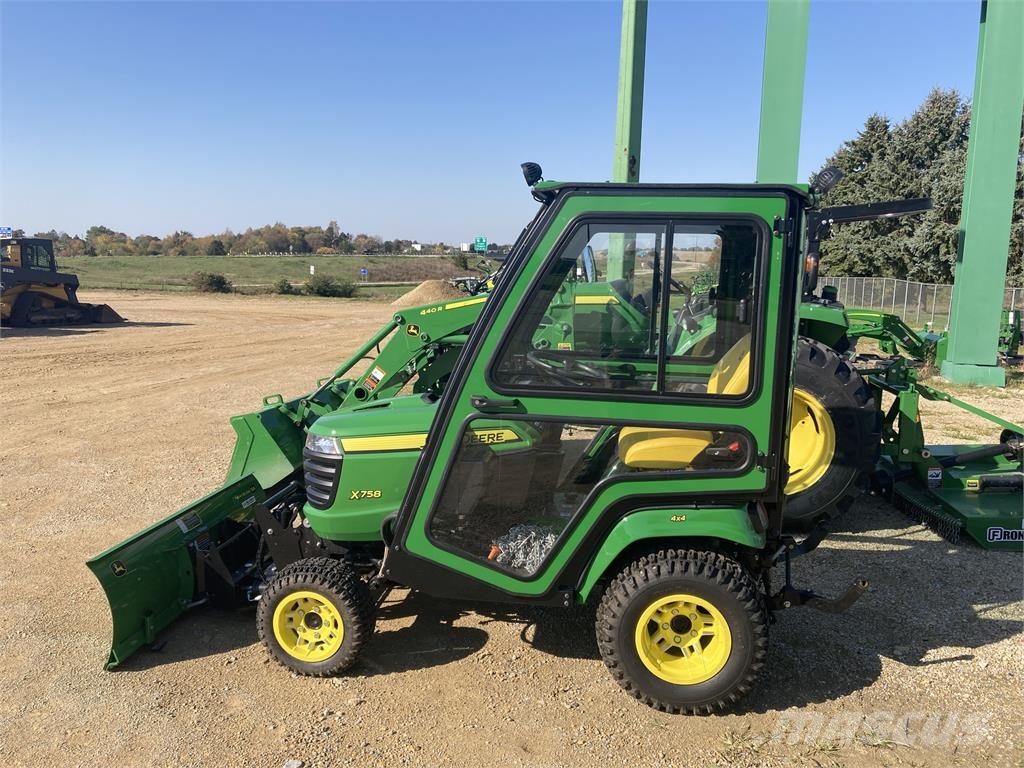John Deere X758 小型拖拉机