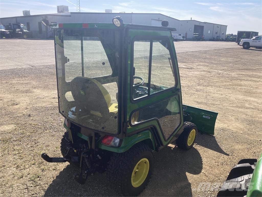 John Deere X758 小型拖拉机