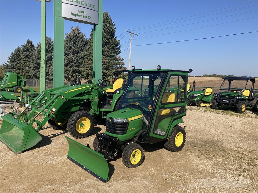 John Deere X758 小型拖拉机
