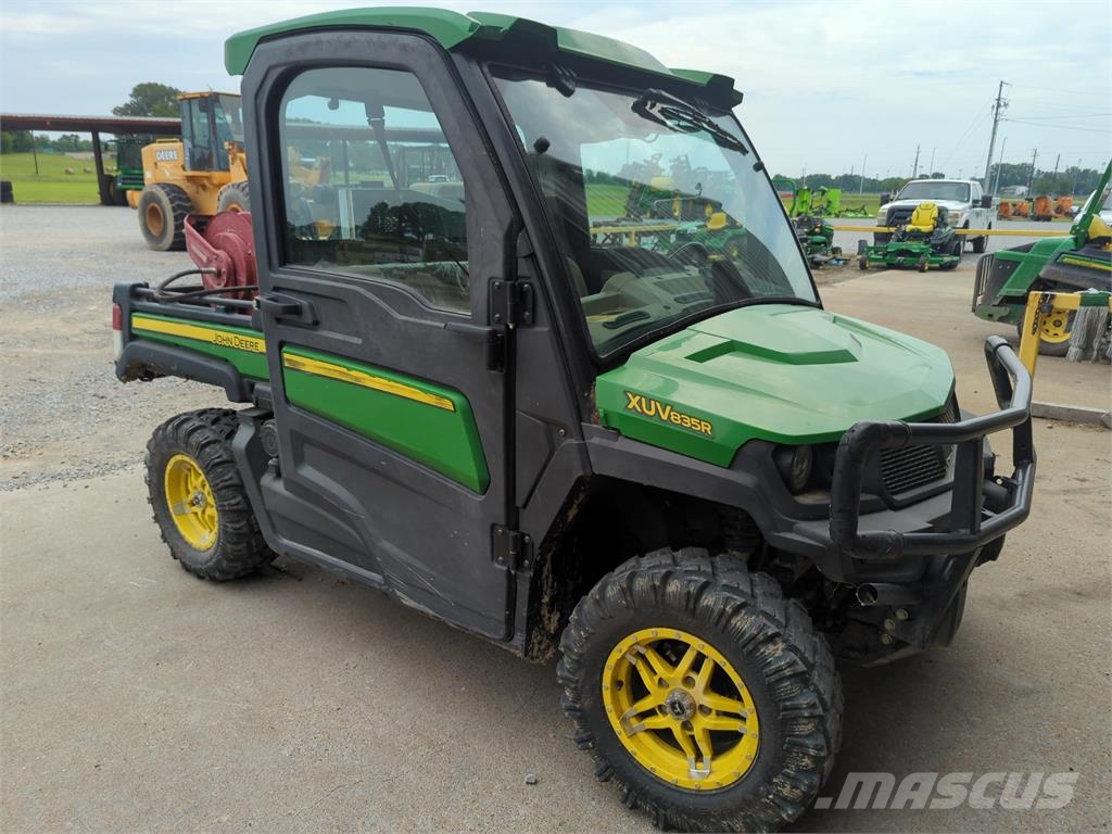 John Deere XUV 835R Pomoćne mašine