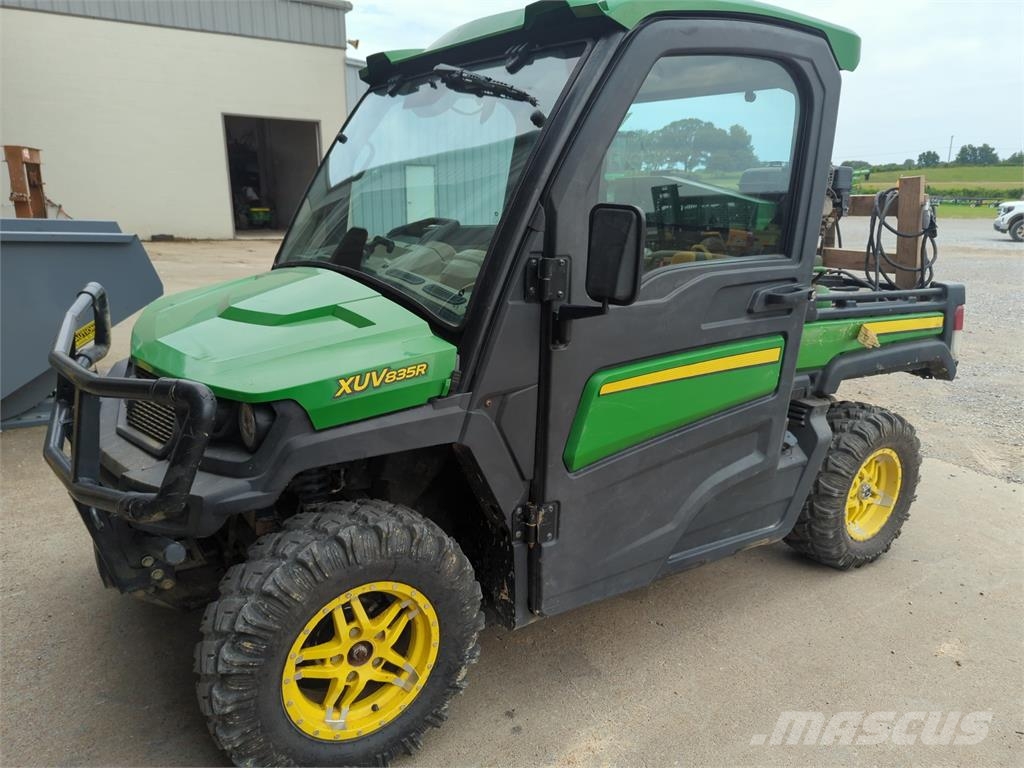 John Deere XUV 835R Pomoćne mašine