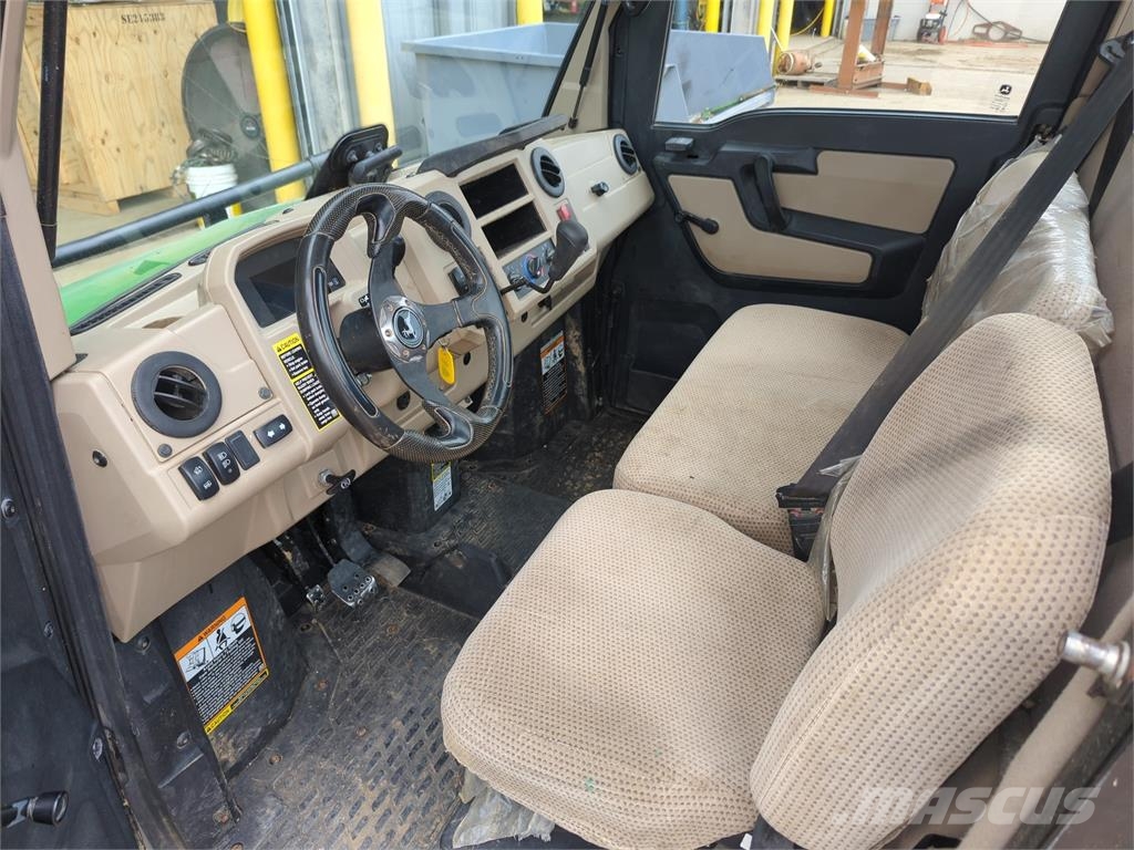 John Deere XUV 835R Pomoćne mašine