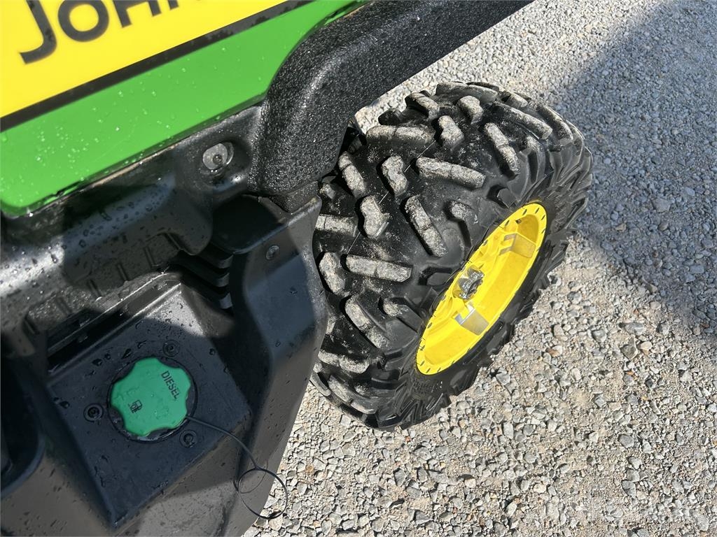 John Deere XUV 865M Redskapsbærere