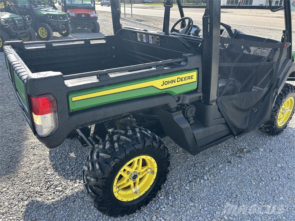 John Deere XUV 865M Redskapsbærere