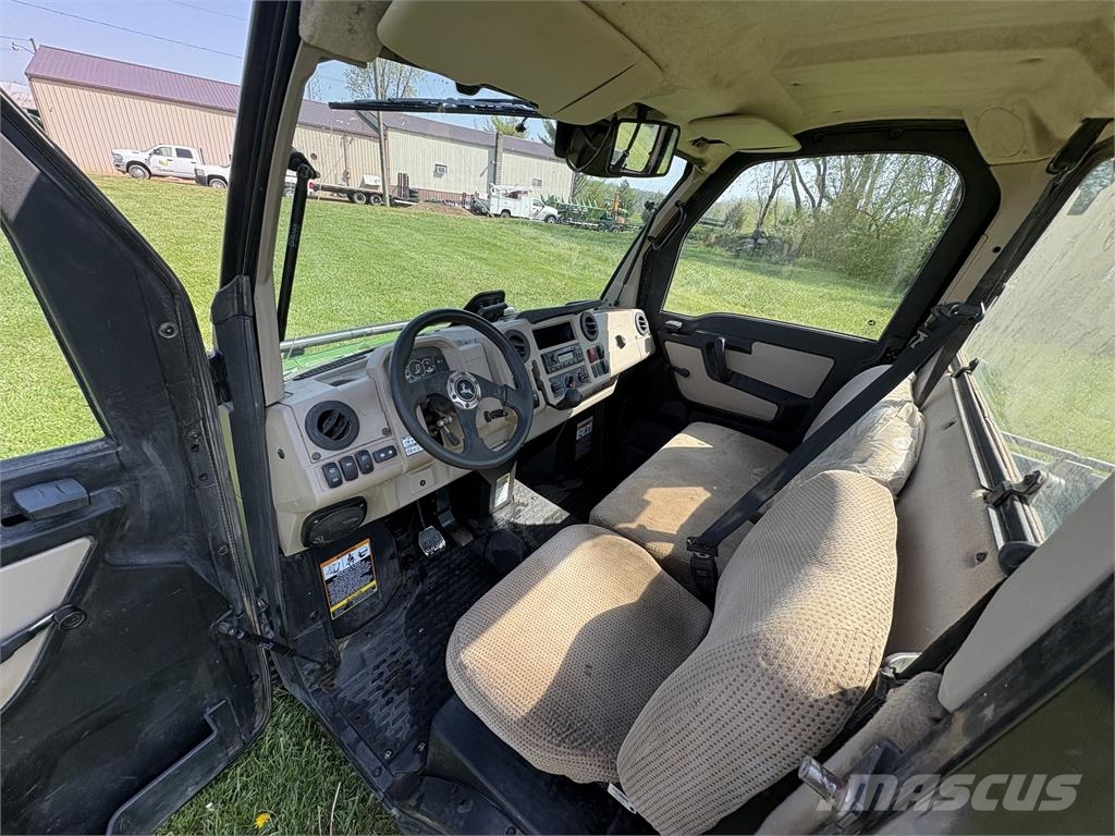 John Deere XUV 835R Pomoćne mašine