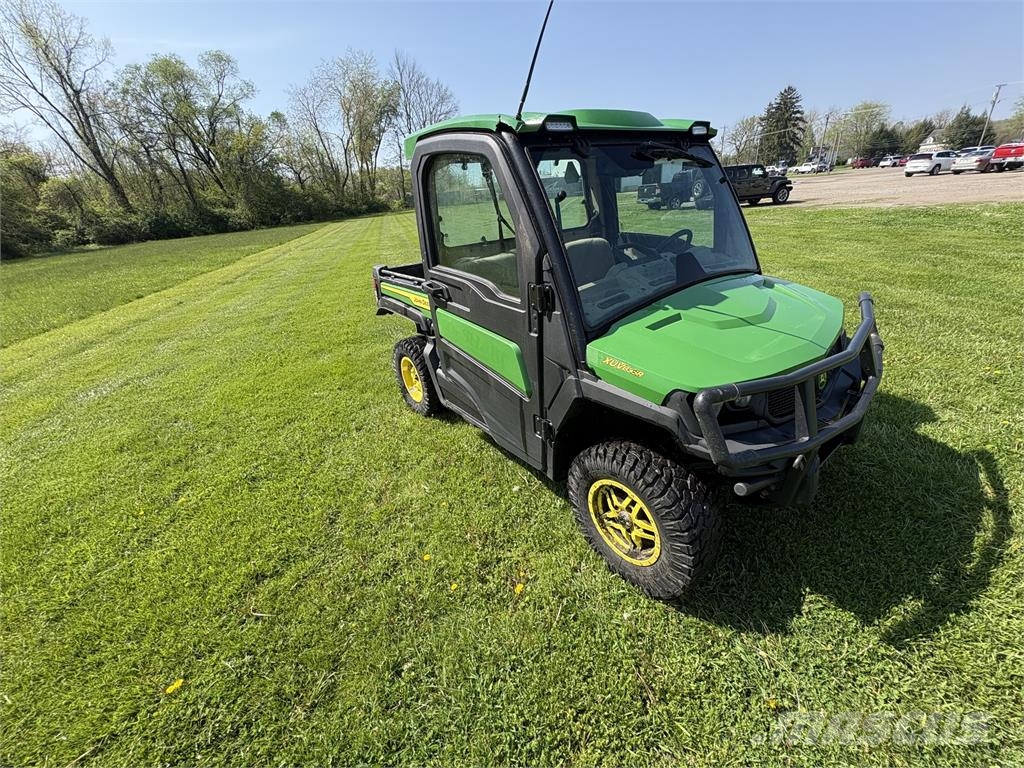 John Deere XUV 835R Pomoćne mašine
