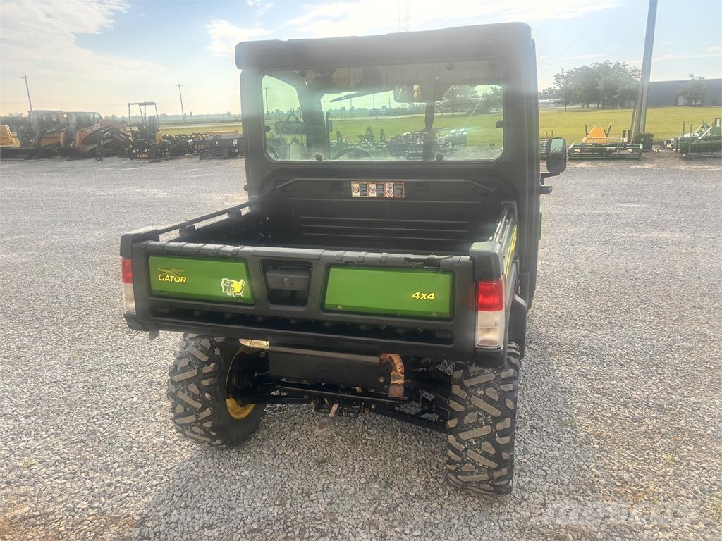 John Deere XUV 835M Úžitkové vozne