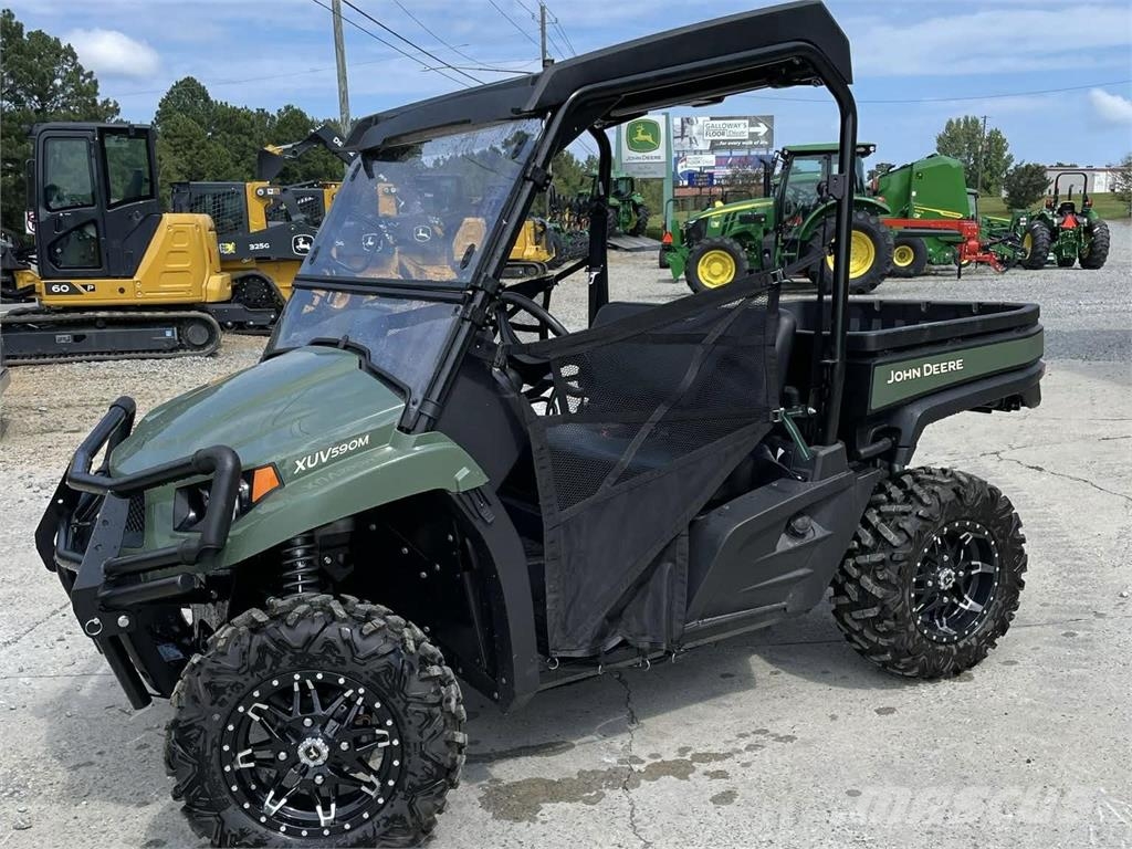 John Deere XUV 590M Pomoćni strojevi