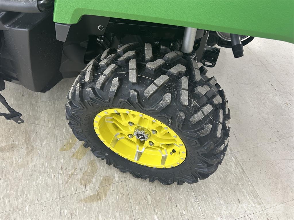 John Deere XUV 590M Pomoćne mašine