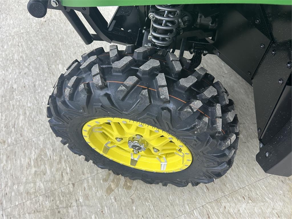 John Deere XUV 590M Pomoćne mašine