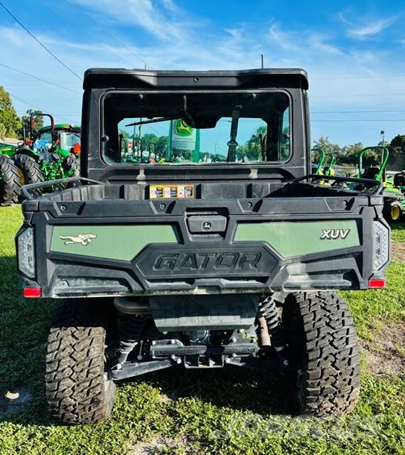 John Deere XUV 835M Pomožni stroji