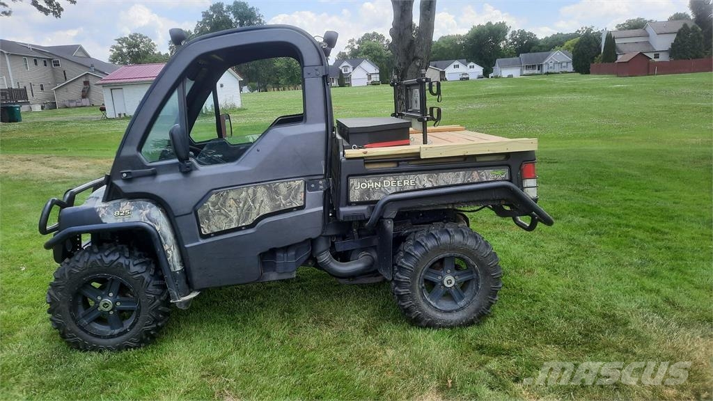 John Deere XUV 825i Maquinaria para servicios públicos