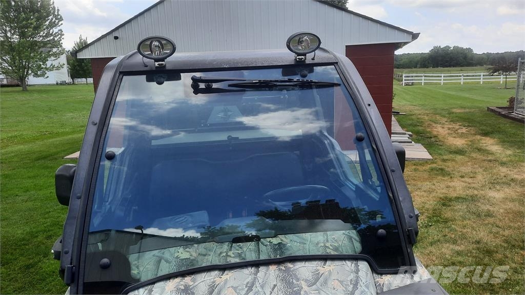 John Deere XUV 825i Maquinaria para servicios públicos