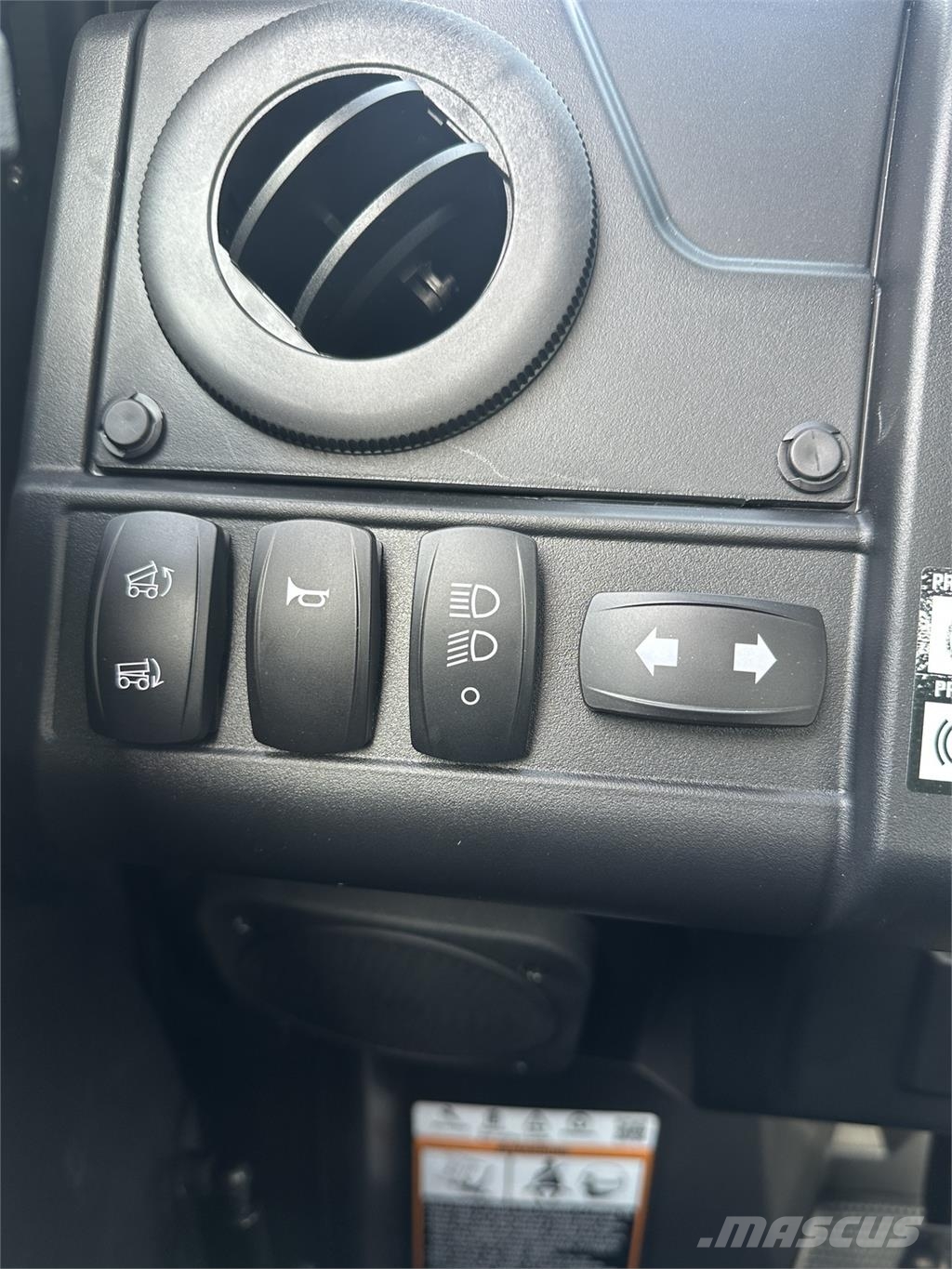 John Deere XUV 845M HVAC Cab Utility machines