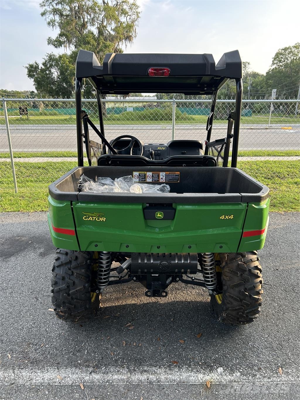 John Deere XUV 590M Pomoćni strojevi