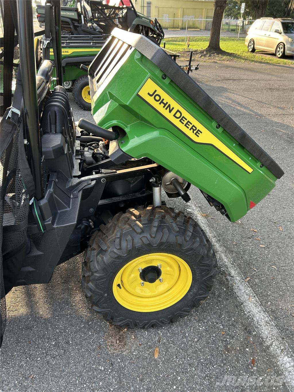 John Deere XUV 590M Pomoćni strojevi
