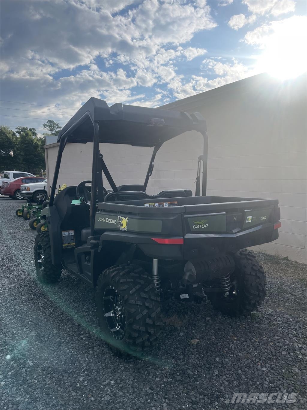 John Deere XUV 590M Kommunaalteenuste tehnika
