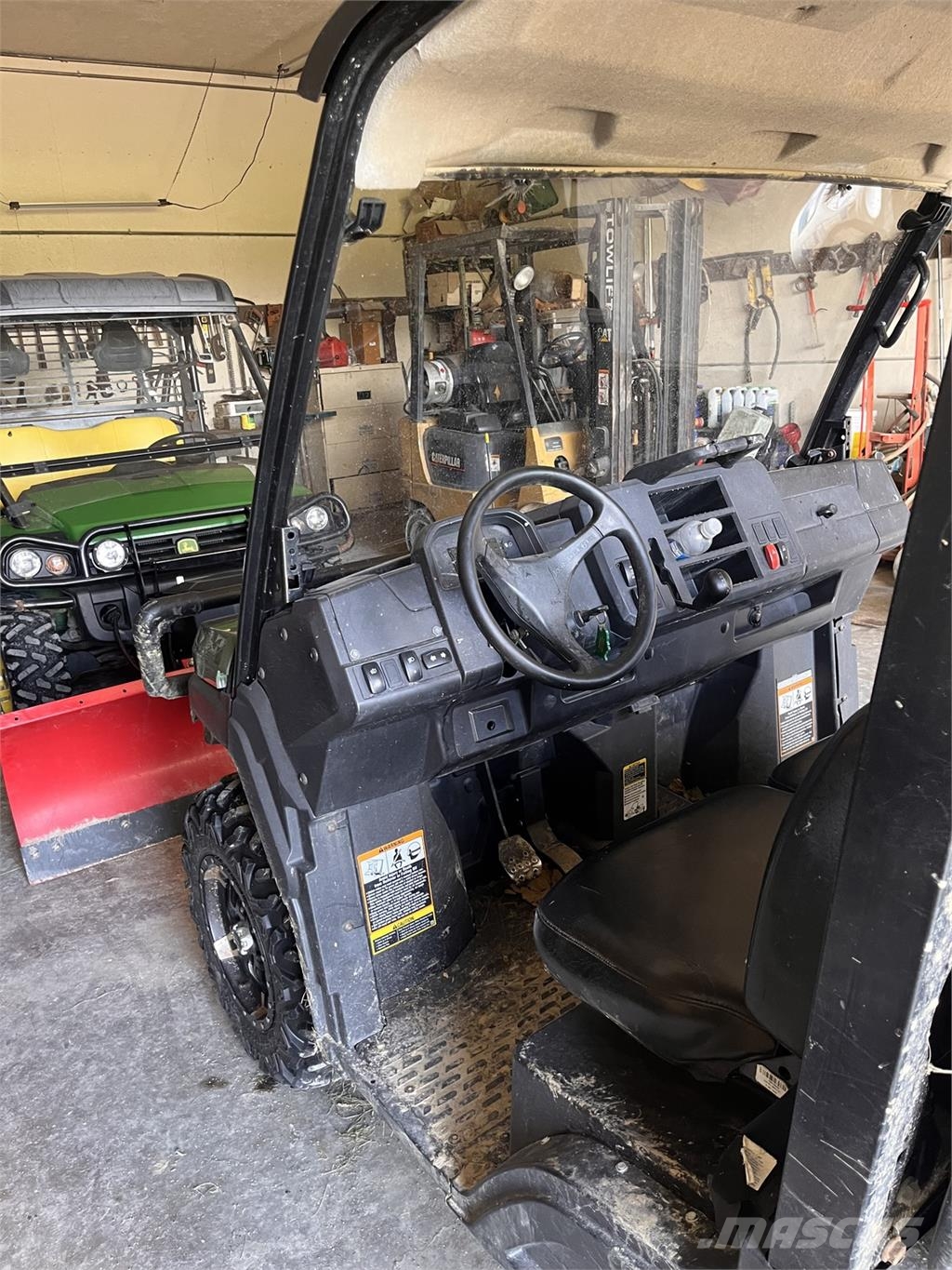 John Deere XUV 865M Pomožni stroji