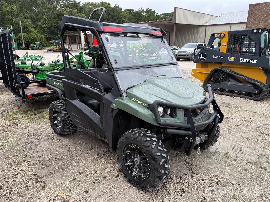 John Deere XUV 590M Pomoćni strojevi