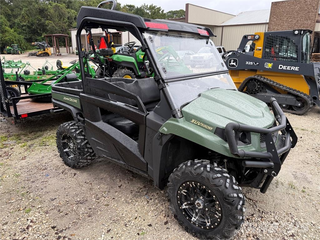 John Deere XUV 590M Pomoćni strojevi