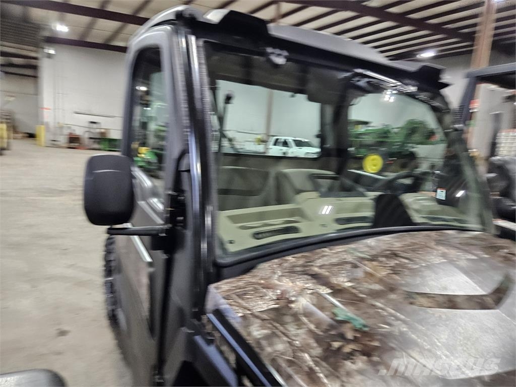 John Deere XUV 835R Mini utilitaire
