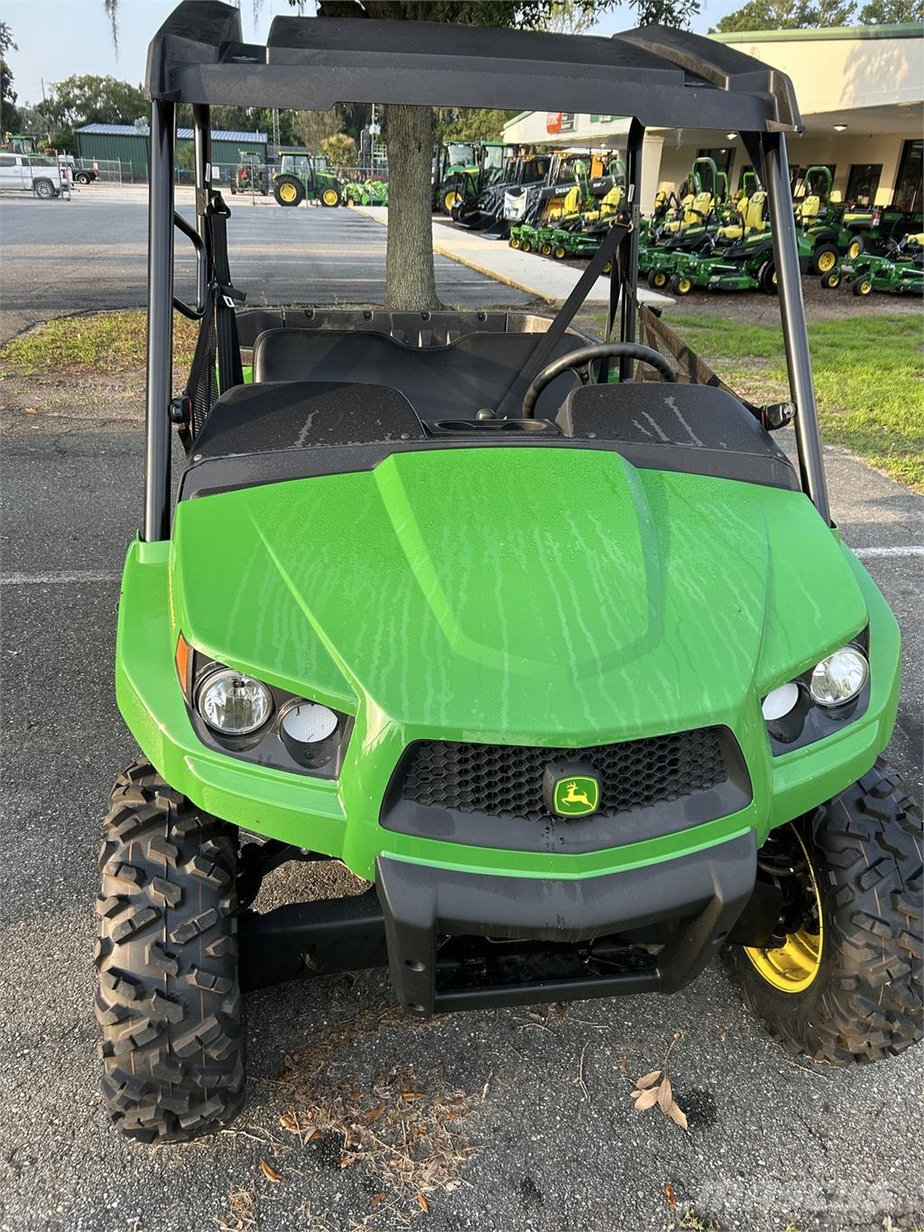 John Deere XUV 590M Pomoćni strojevi