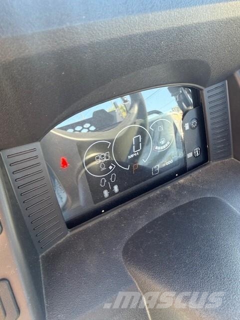John Deere XUV 590M S4 Pomoćni strojevi