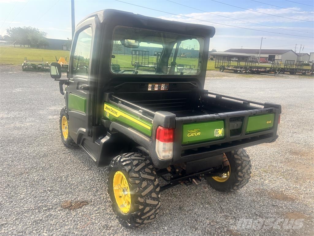 John Deere XUV 835M Úžitkové vozne