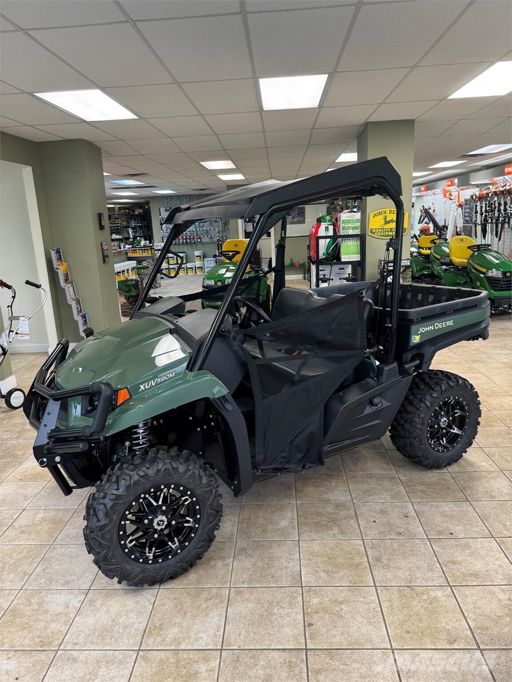 John Deere XUV590M Pomoćne mašine