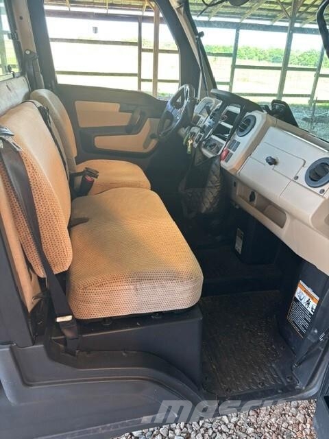 John Deere XUV835R Premium Cab ماكينات منفعة عامة