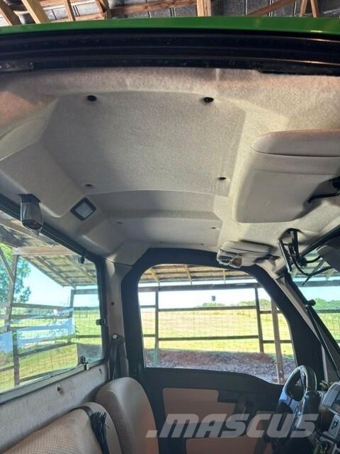 John Deere XUV835R Premium Cab ماكينات منفعة عامة