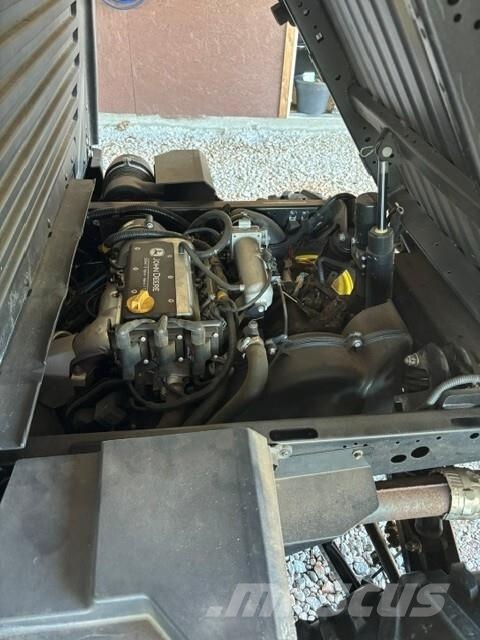 John Deere XUV835R Premium Cab ماكينات منفعة عامة