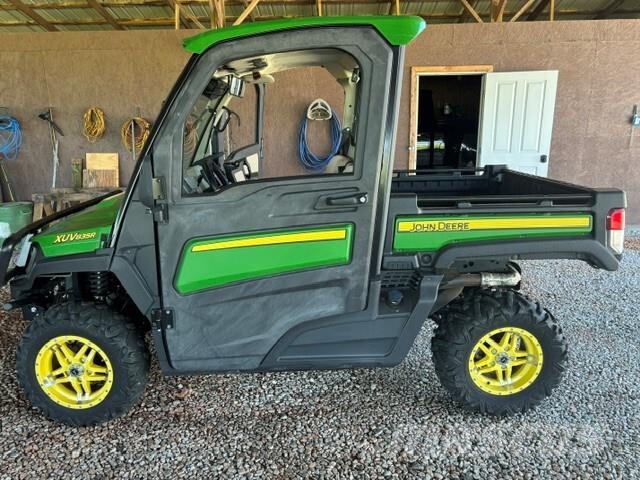 John Deere XUV835R Premium Cab ماكينات منفعة عامة