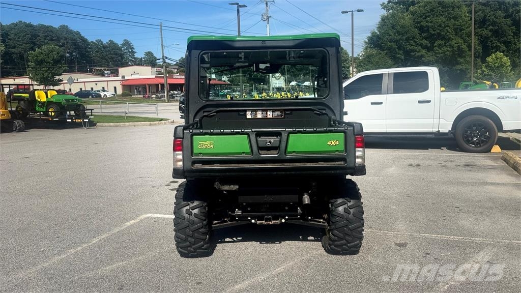 John Deere XUV835R Premium Cab ماكينات منفعة عامة