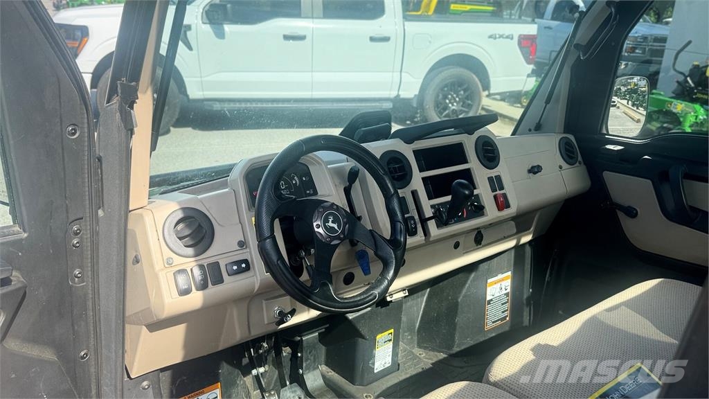 John Deere XUV835R Premium Cab ماكينات منفعة عامة