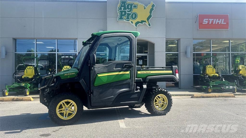 John Deere XUV835R Premium Cab ماكينات منفعة عامة