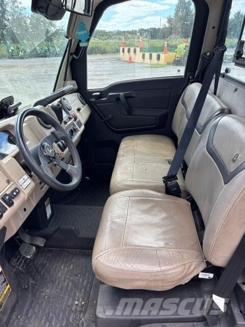 John Deere XUV865R Signature Edition Pomoćni strojevi