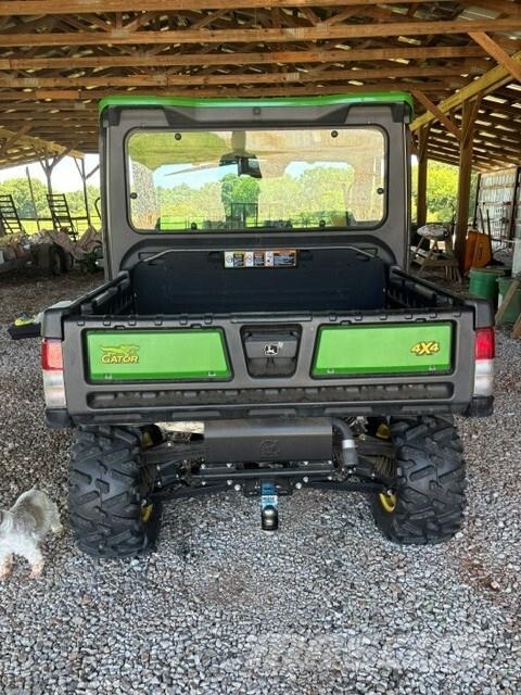 John Deere XUV835R Premium Cab ماكينات منفعة عامة