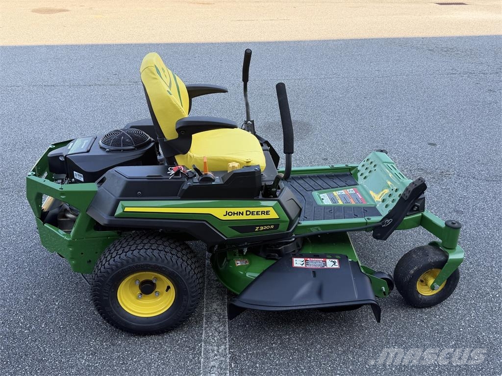 John Deere Z320R جرارات مدمجة