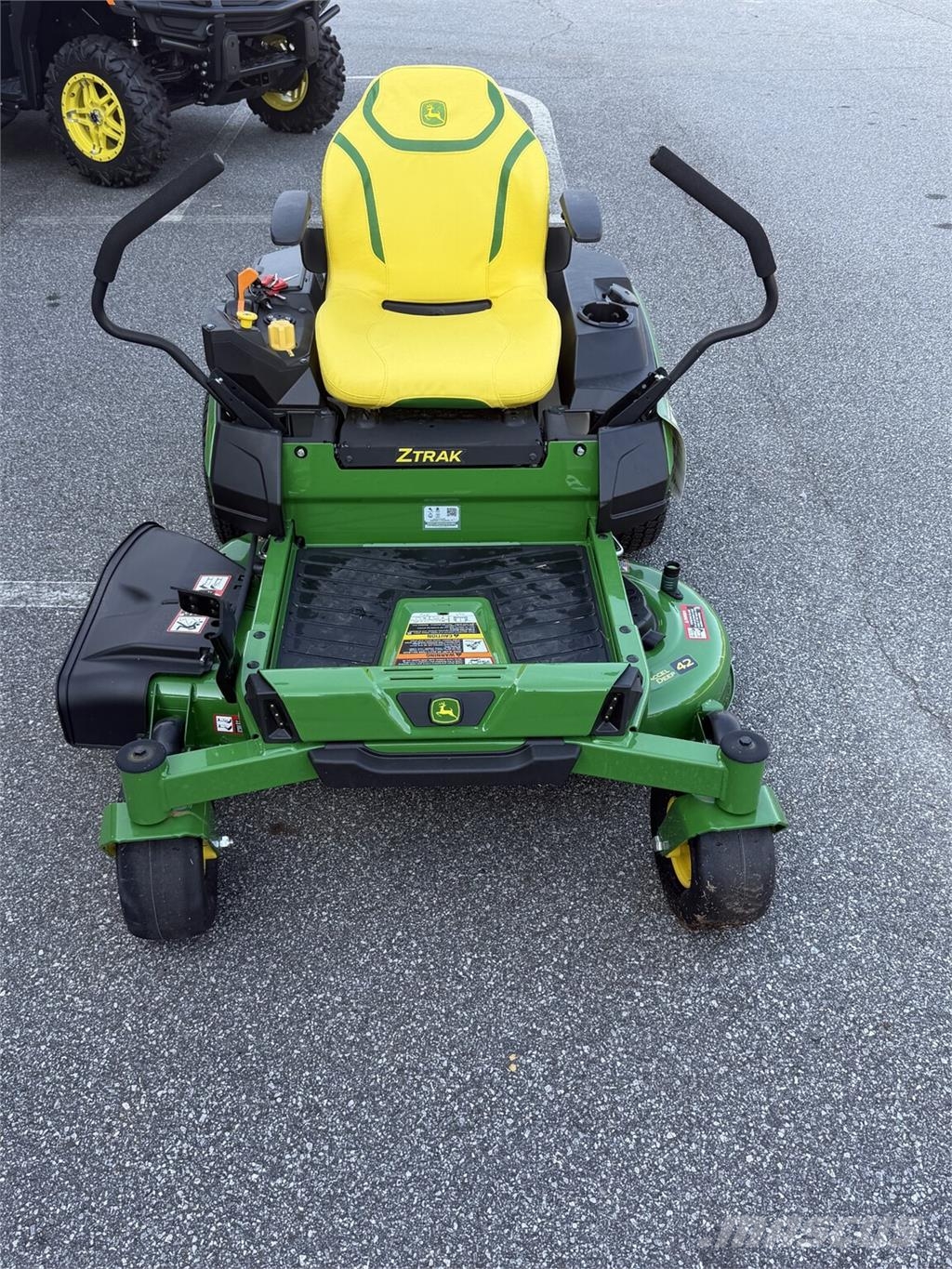 John Deere Z320R جرارات مدمجة