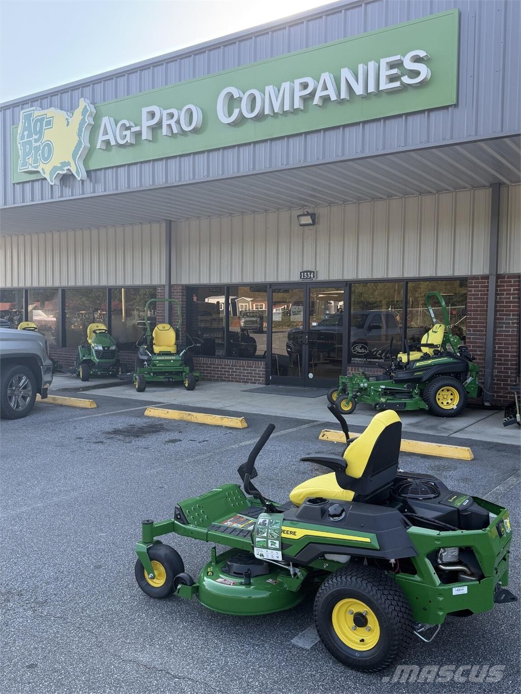 John Deere Z320R جرارات مدمجة