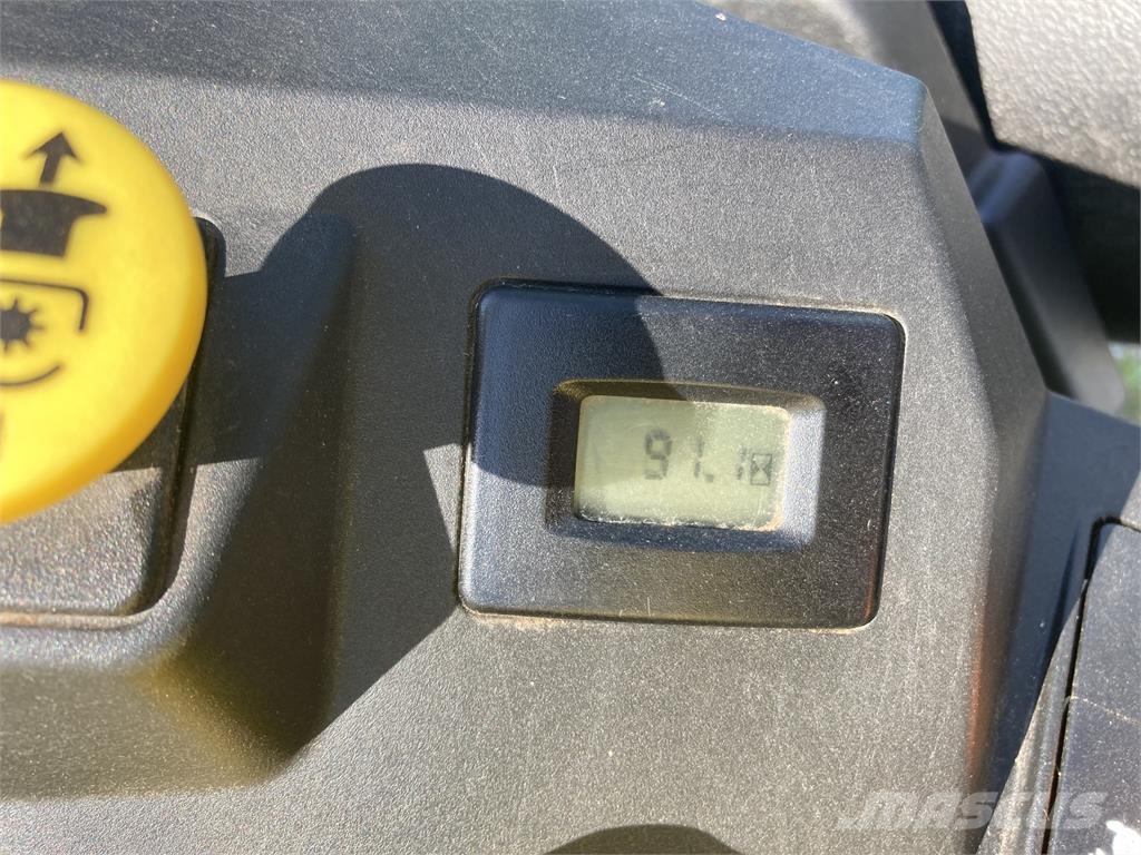 John Deere Z330R Corta-Relvas Zero turn