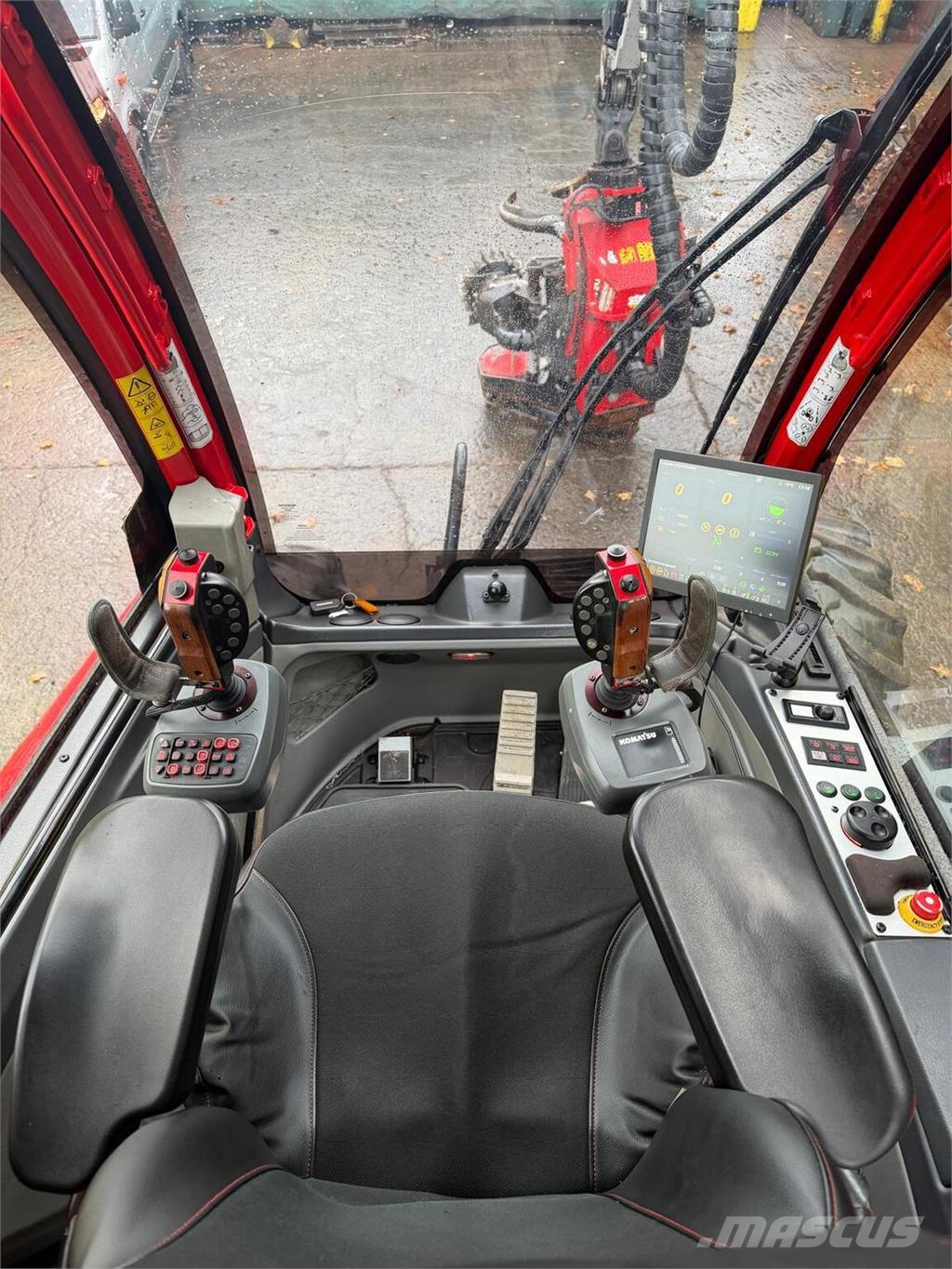 Komatsu 901XC حصادات