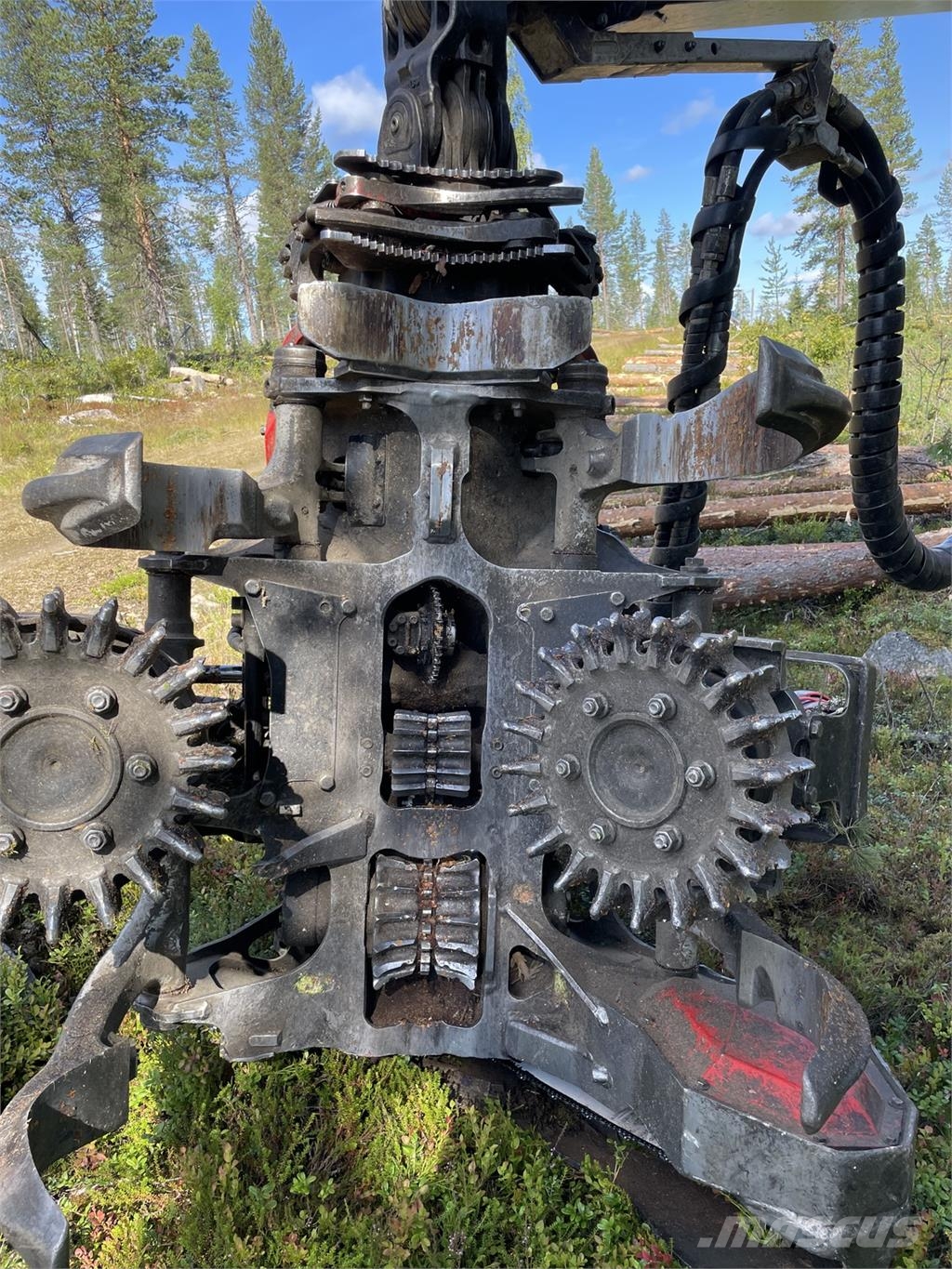 Komatsu 951 Харвестери